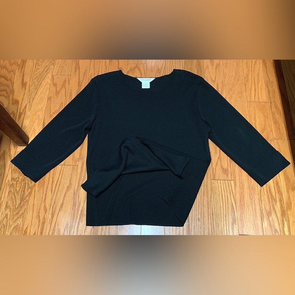 Women’s Petite Medium Black 100% Acrylic EXCLUSIVELY MISOOK Cuffed Sleeve Top